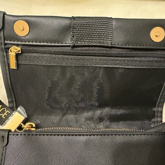 Versace Make Up/On the go bag. - Picture 3 of 9